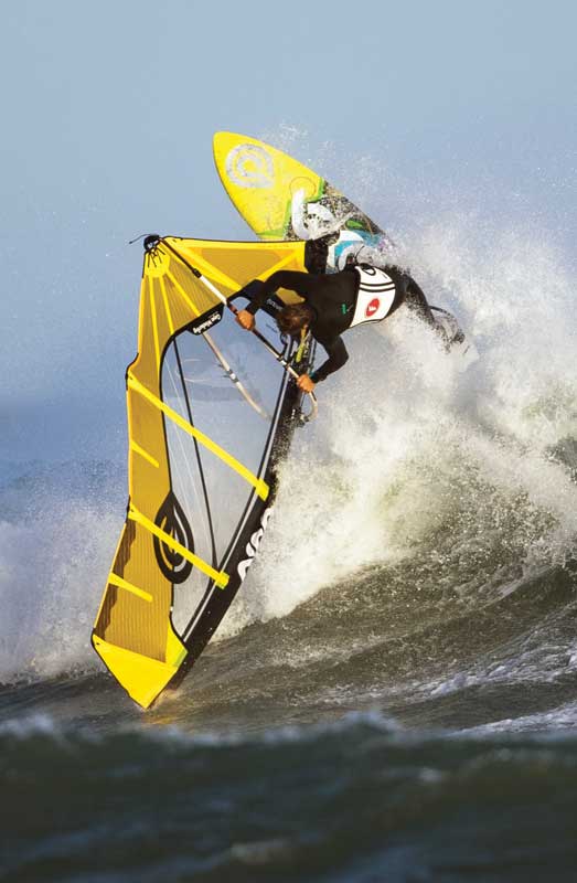 Amura,AmuraWorld,AmuraYachts,Xtreme marine sports, El reto del kitesurf es encontrar un viento ideal para deslizarse y volar. 