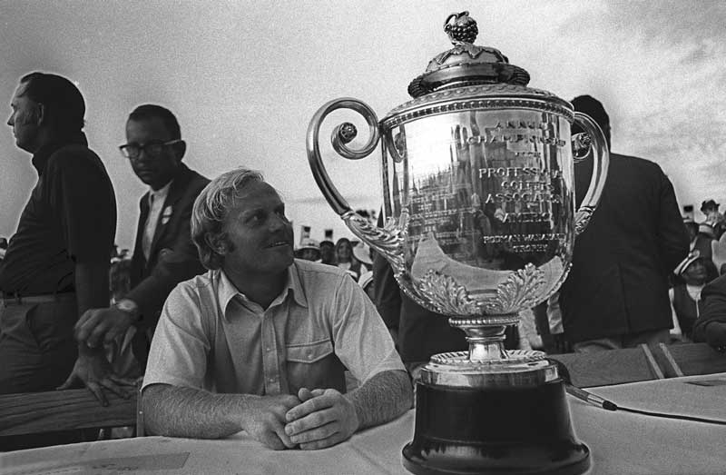 Amura,AmuraWorld,AmuraYachts,Las joyas del golf, Jack Nicklaus celebra el triunfo en el PGA Championship de 1971. <br />