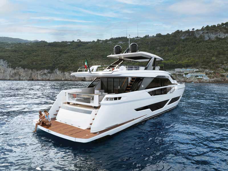 Amura,Amura World,Amura Yachts,Brunei, Ferretti Yachts 860 es resultado de la colaboración entre Strategic Product Commitee y Ferretti Group Engineering Departament, con diseño exterior del Filippo Salvetti e interiores de Ideaeitalia. 