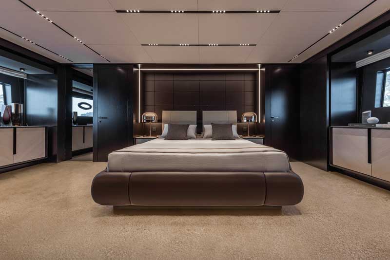 Amura,Amura World,Amura Yachts,Brunei, El concepto de diseño interior es de Fulvio De Simoni, definido por la fusión entre madera oscura y tonos claros.