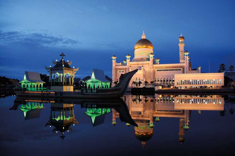 Amura,Amura World,Amura Yachts,Brunei, The dome of the Sultan Omar Ali Saifuddin Mosque can be seen from any point in Bandar Seri Begawan.