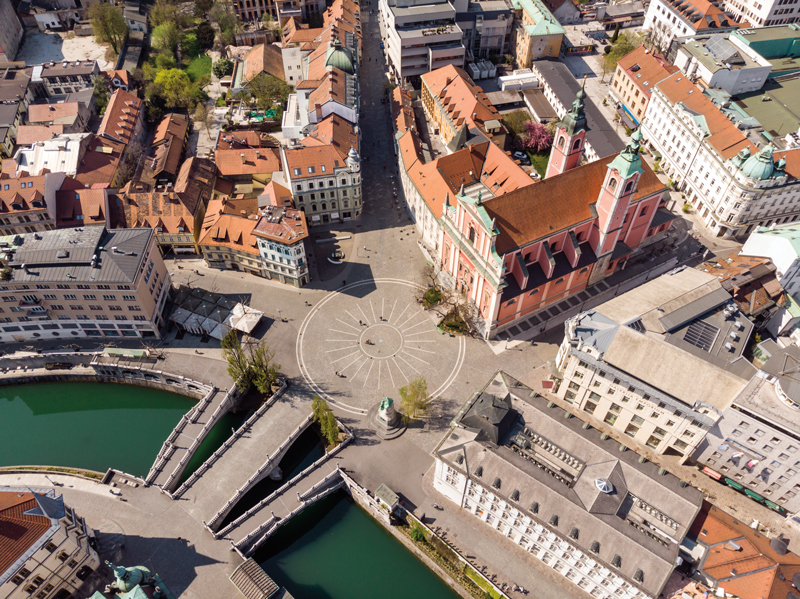 Amura,Amura World,Amura Yachts,Mar Adriático ,Balcanes, Ljubljanica River, Ljubljana, Slovenia.